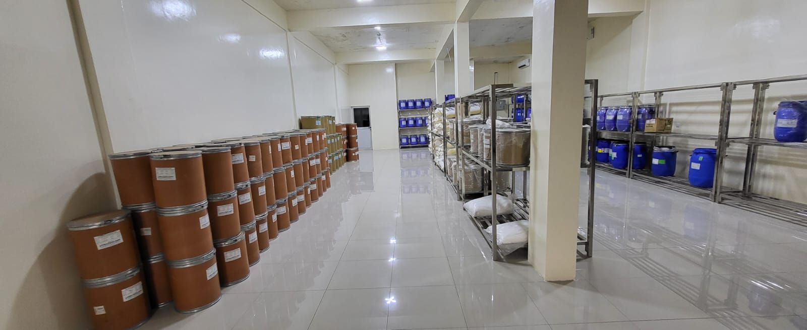 Excipient drum and container storage aisle