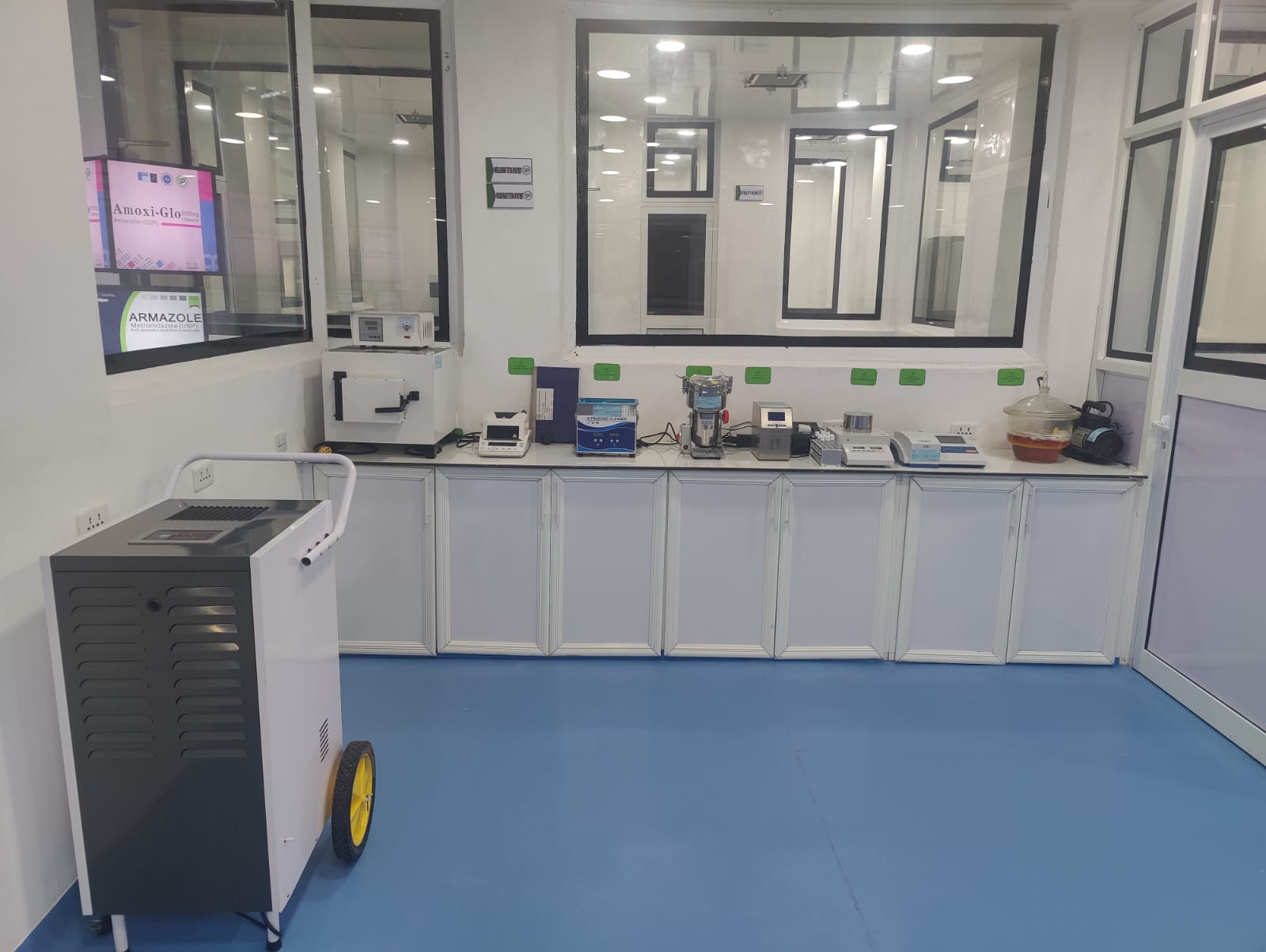 Sample preparation and weighing area